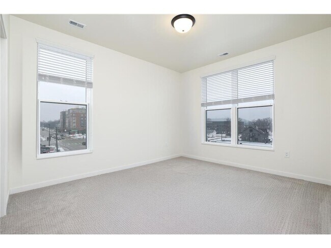 Building Photo - 28 7th St NE