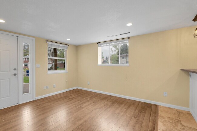 Building Photo - $1,795.95 - 2 Bed, 1 Bath Duplex Unit in Littleton with Fenced in yard, and In Unit Laundry!