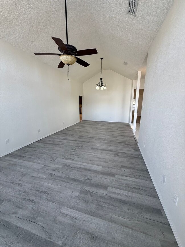 Building Photo - 4 Bed Brick Home! Zia School District! - Pets Welcome!!!