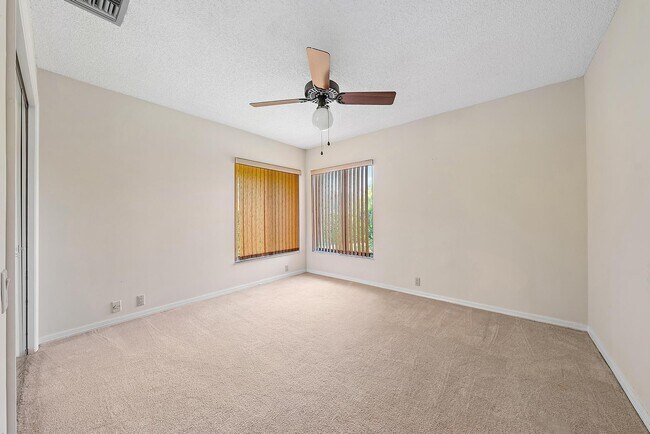 Building Photo - 18 Glencairn Rd