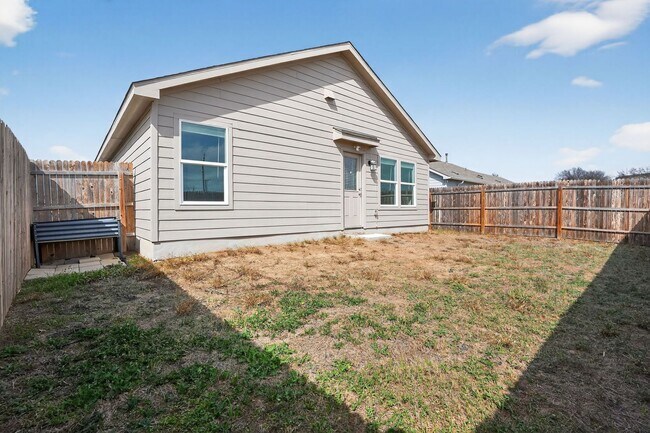 Building Photo - Modern 4-Bedroom Home in Crescent Hills – Open Concept & Private Yard