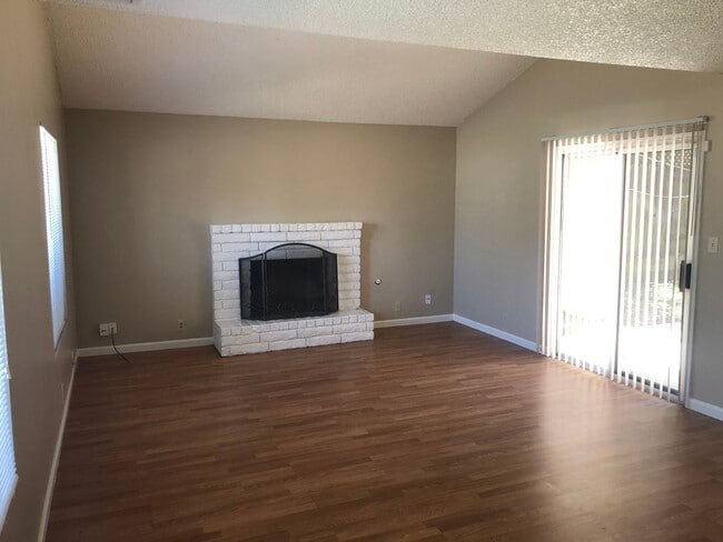 Building Photo - mg2624