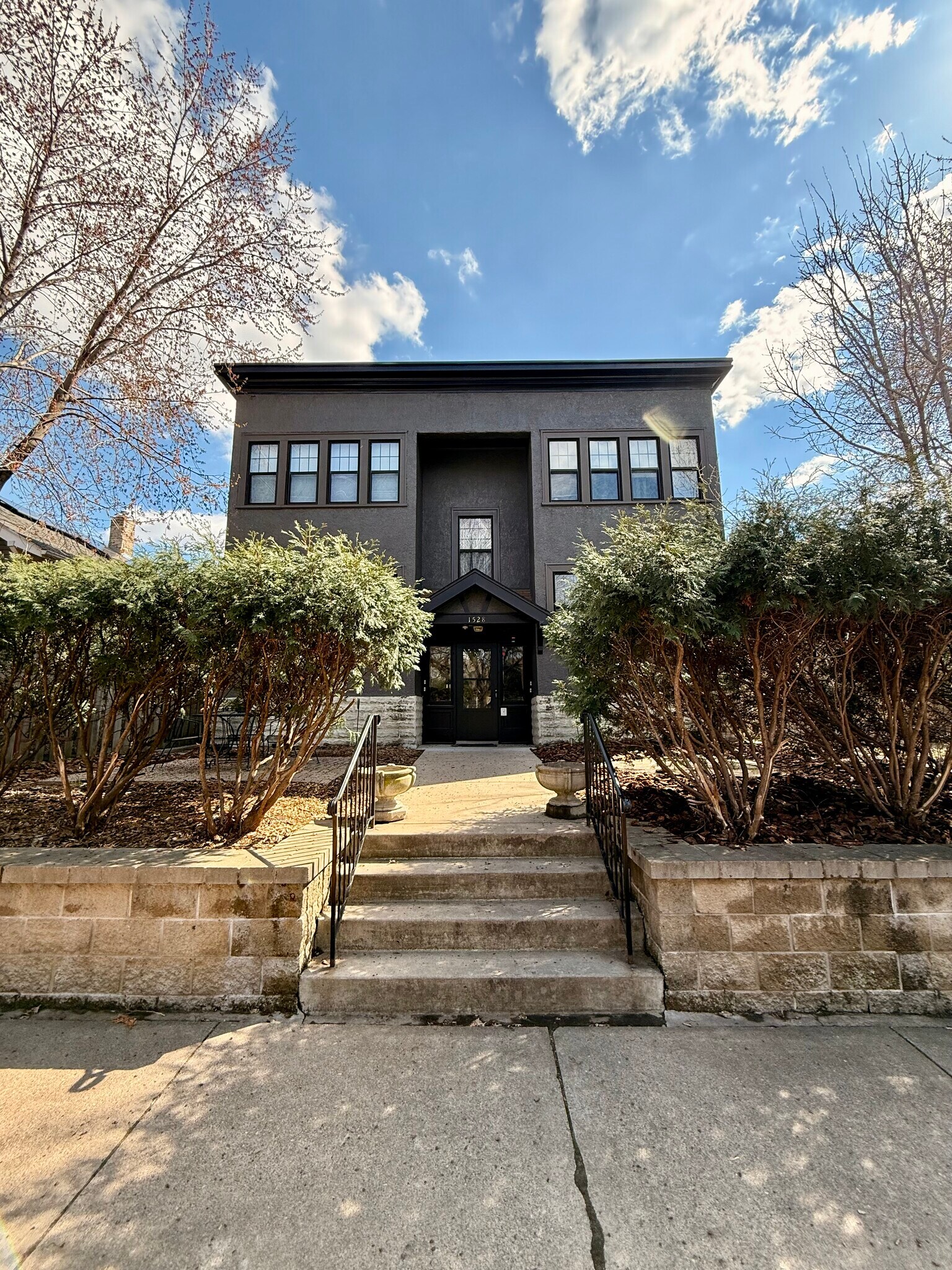 Building Photo - 1528 Iglehart AVe