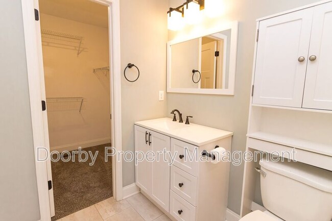 Building Photo - 4436 Oakwood Dr