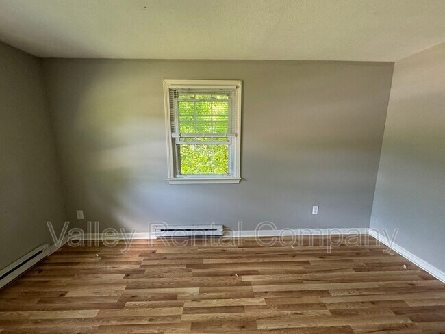 Building Photo - 87 S Silver Ln