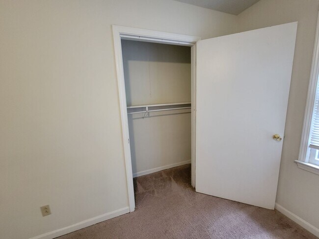 Building Photo - 2 bed 1 bath in Bogart!