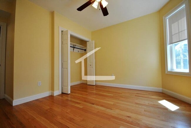 Building Photo - Charming 3 Bedroom-No broker fee