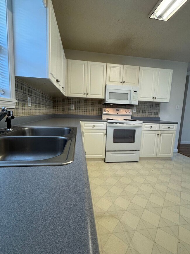 Building Photo - Not to be Missed on Heritage Square!