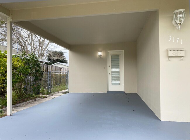 Building Photo - 3171 Capri Rd