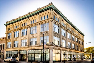 Building Photo - 301 S Walnut St