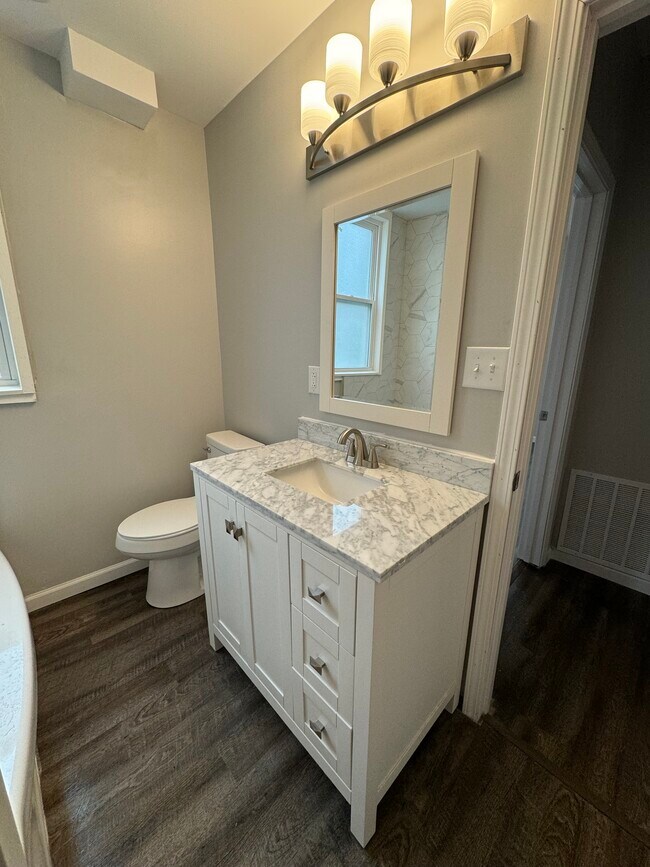 Bath 2 - 206 S 16th St