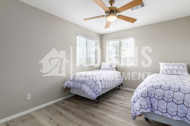 Building Photo - Beautiful Large Furnished Home w/A Pool