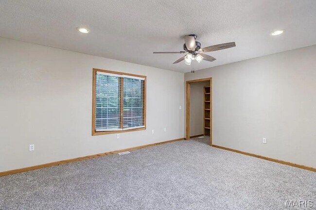 Building Photo - OCTOBER SPECIAL!!!!! 3 BEDS 2 BATH HOME