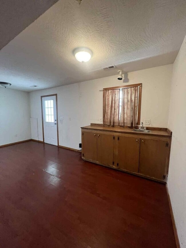 Building Photo - CARTHAGE: BEAUTIFUL 2,864 SQFT 5 BEDROOM /...