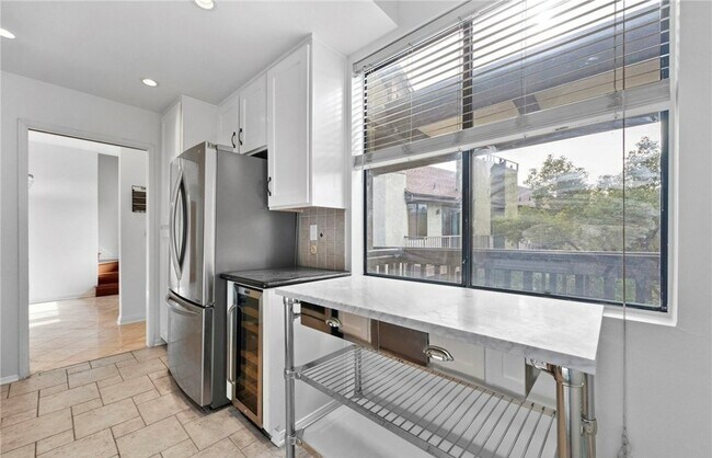 Building Photo - 330 Cordova St