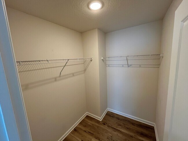 Building Photo - 406 Sofia Ln