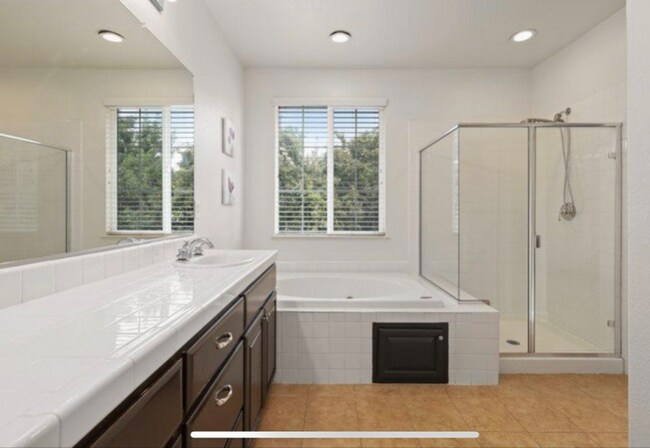 Building Photo - 4036 Escatta Ave