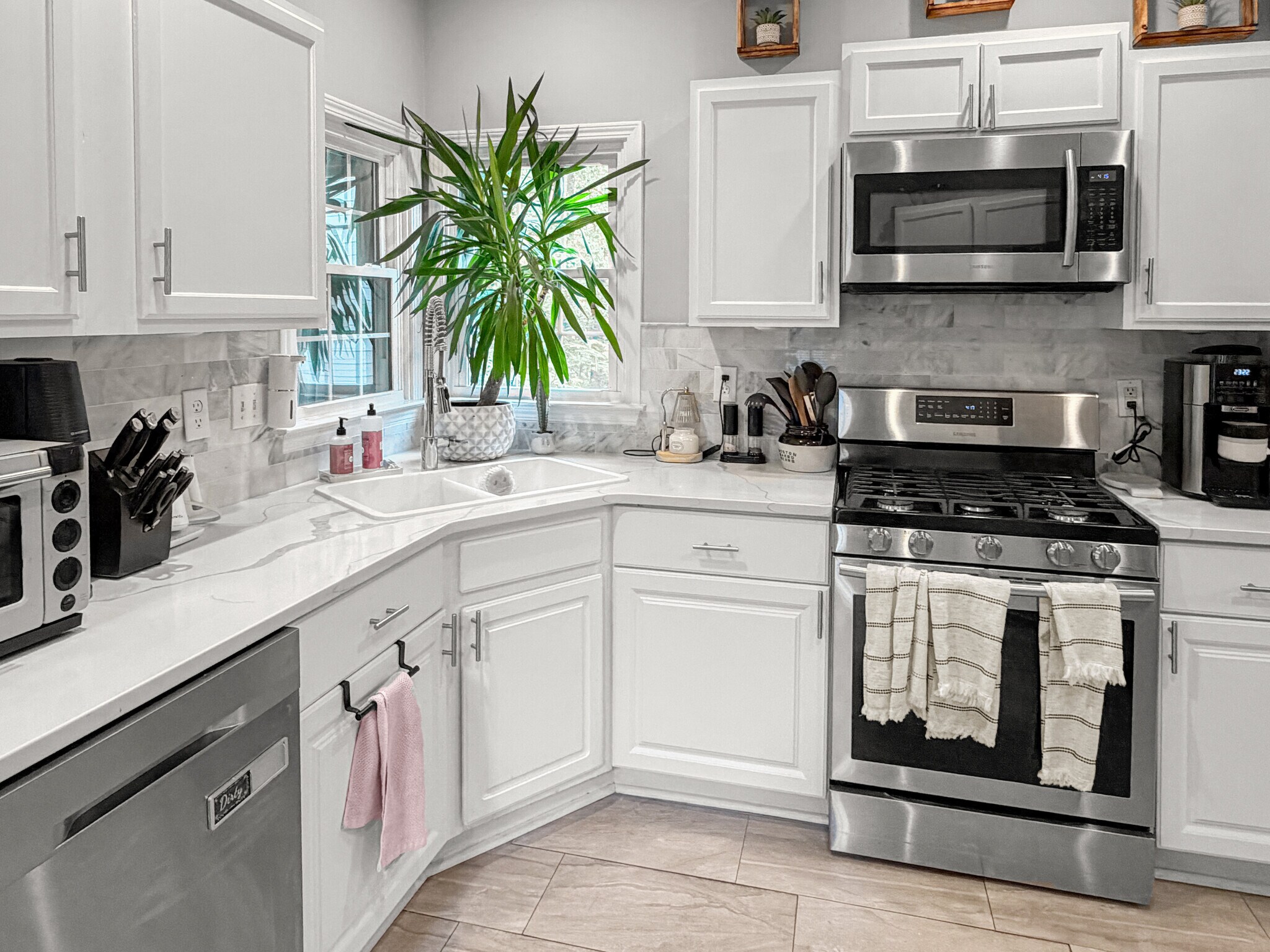 Building Photo - 1106 Glenrose Dr SE