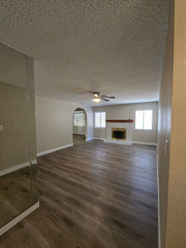 Building Photo - A Fabulous 4 Bedroom Single Story Home in East Las Vegas