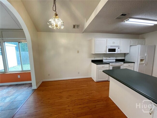 Building Photo - 102 Cormorant Way