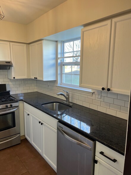 Kitchen - 5534 Rinker Cir