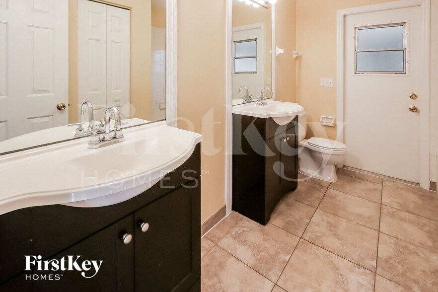 Building Photo - 2078 SW Idaho Ln