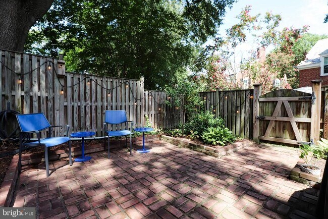 Building Photo - 3620 S Taylor St