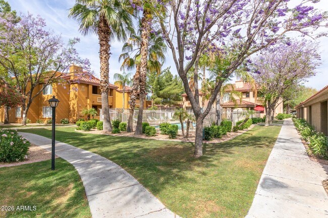 Building Photo - 2929 W Yorkshire Dr