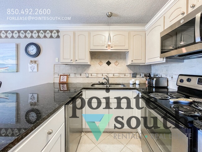 Building Photo - 13500 Sandy Key Dr