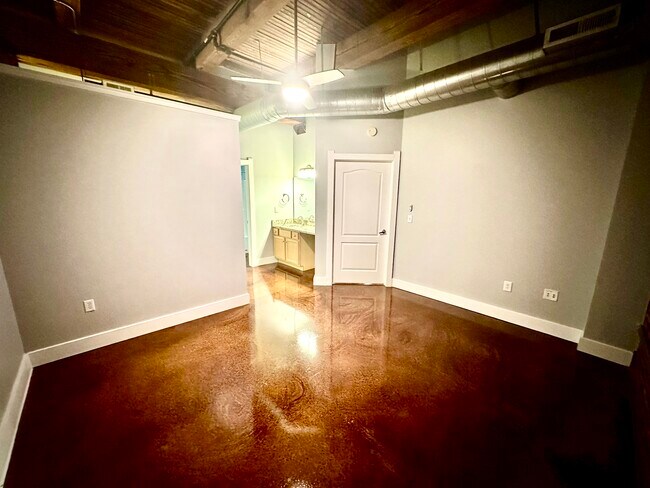 Primary Bedroom Suite w/Full Bath - 55 S Harding St