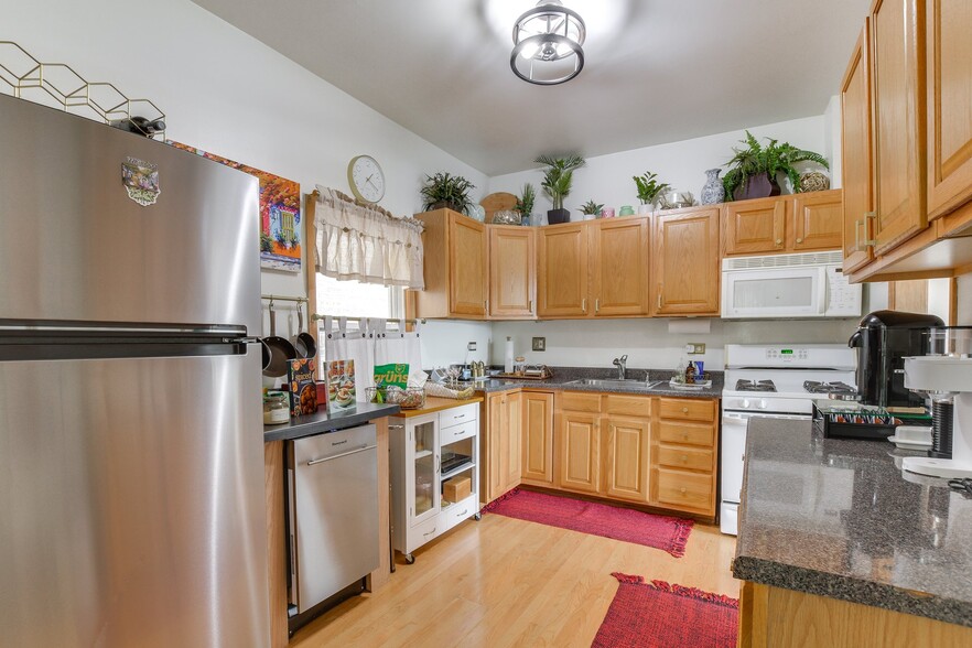 Building Photo - 927 S Taylor Ave
