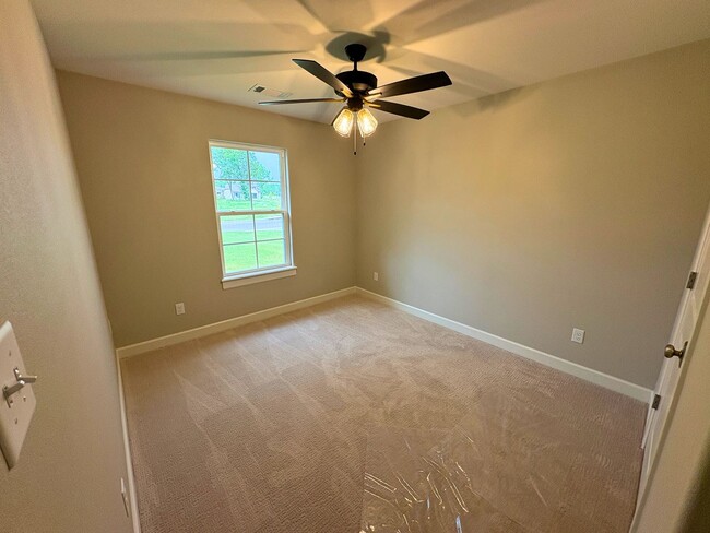 Building Photo - Newly Constructed 3bd/2ba Home!