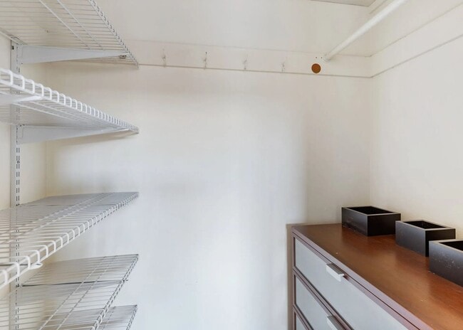 Building Photo - Amazing West Hills Condo! W/S/G + Heat inc...