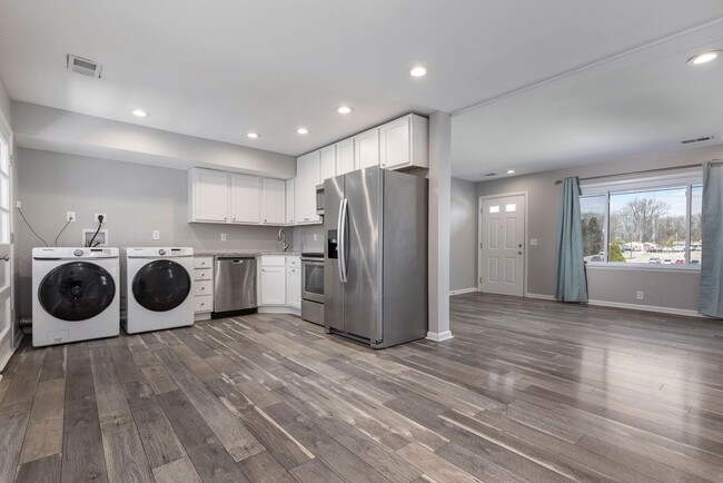 Building Photo - 8508 Westport Road (Briarwood/ East Louisv...