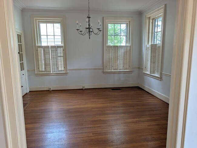 Building Photo - 1007 Wildwood Ave