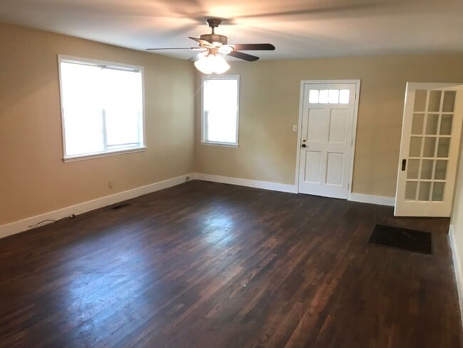 Building Photo - Three Bedroom in the Heart of Five Points