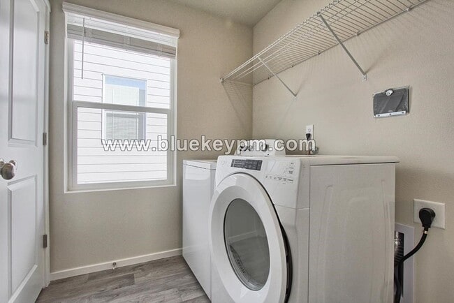 Building Photo - 4 Bed, 2.5 Baths Home in Ridgefield