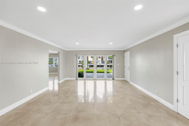 Building Photo - 633 Solar Isle Dr