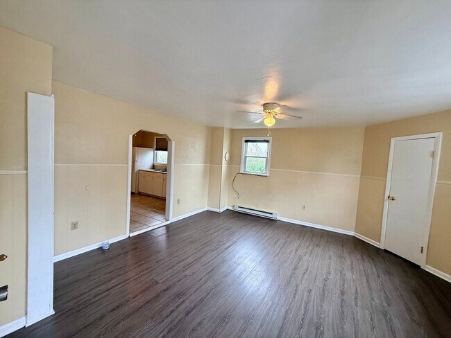 Building Photo - 560 N Pine St