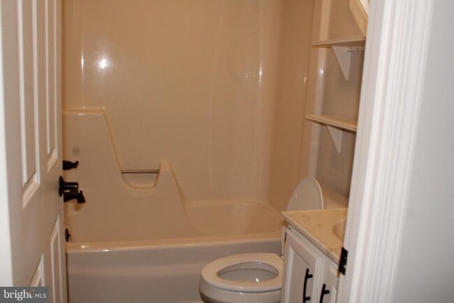 Building Photo - 2103 Foxfire Dr