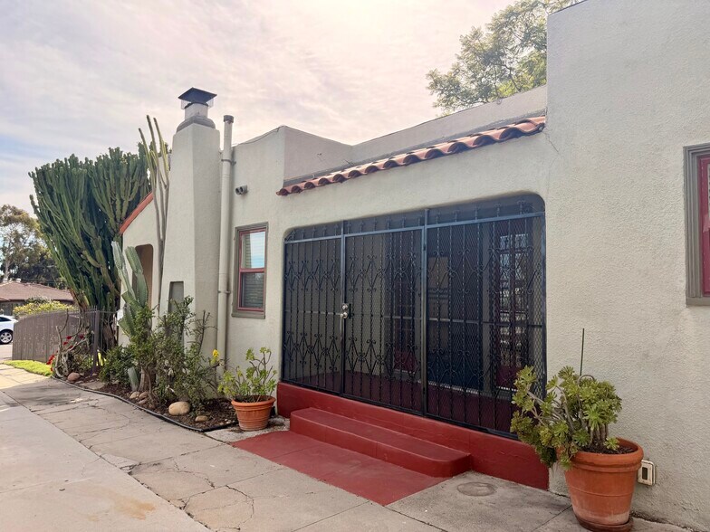 Private side entrance from driveway. - 3036 E St