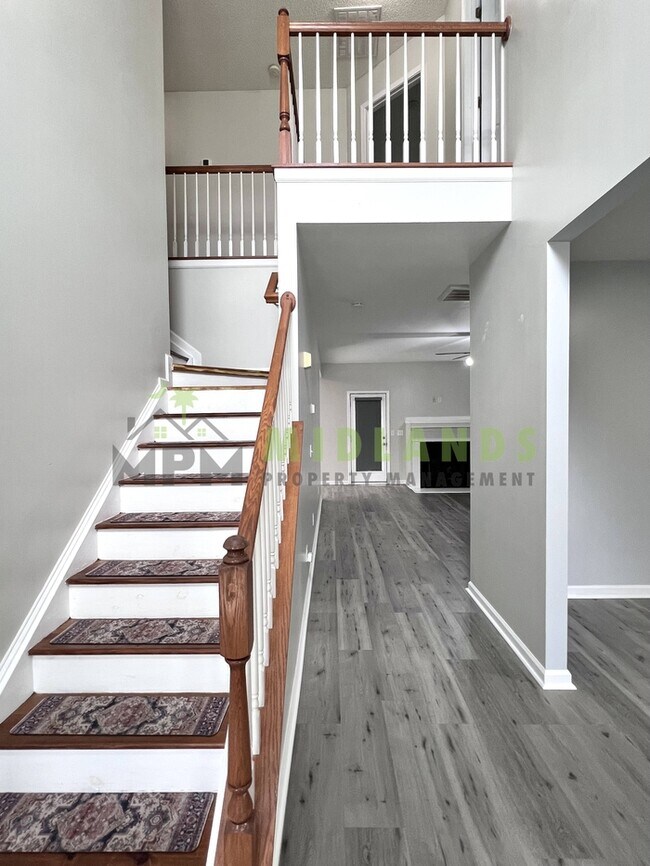 Building Photo - 523 Whitewater Dr