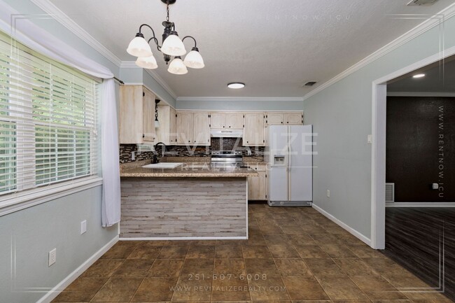 Building Photo - Charming 3 Bedroom/2 Bathroom Home in Sara...