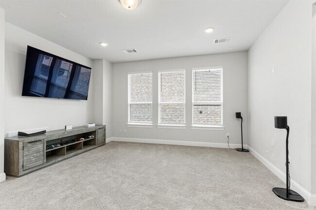 Building Photo - 316 Coldwater Creek Ct
