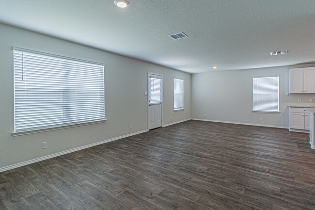 Building Photo - 4 bd/2 ba available NOW!! Wiseman/Talley F...