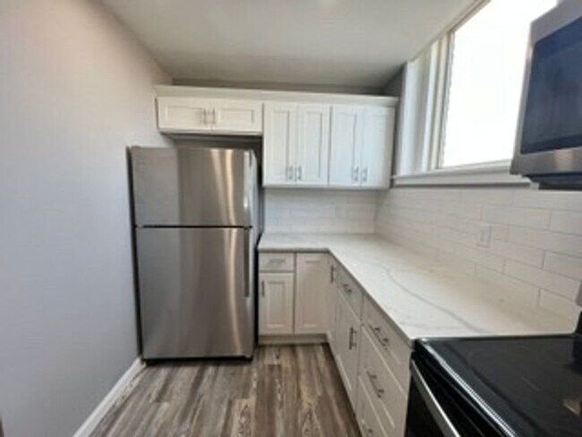 Building Photo - Beautifully Renovated 2 Bedroom in Emmaus!