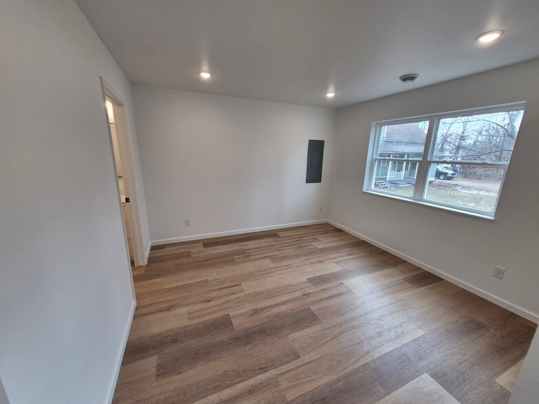 Building Photo - 318 Mill St