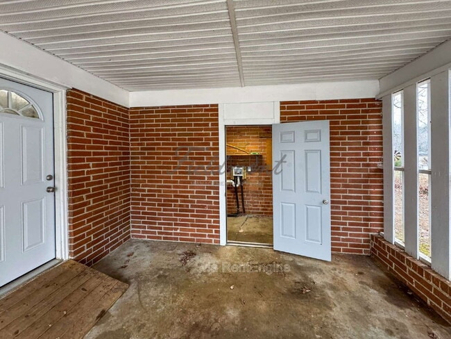 Building Photo - 111 S Buckhorn Rd