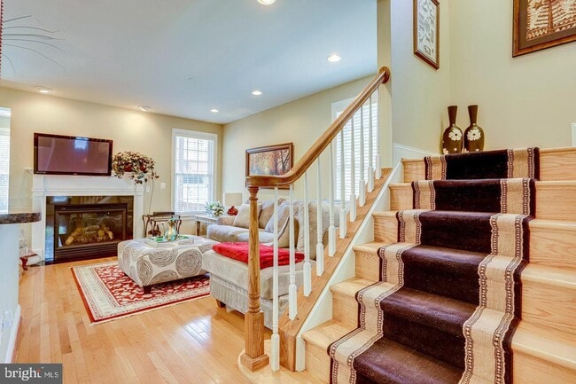 Building Photo - 47571 Royal Burnham Terrace