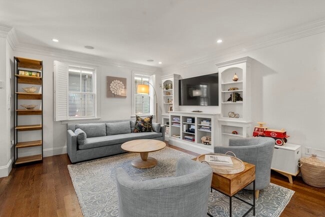 Building Photo - 2 Crystal Pl